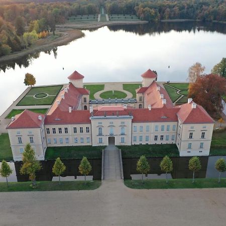 Loggiahaus Am Schloss, 5 Ferienwohnungen, Teils Mit Schloss- Und Seeblick ラインスベルク エクステリア 写真