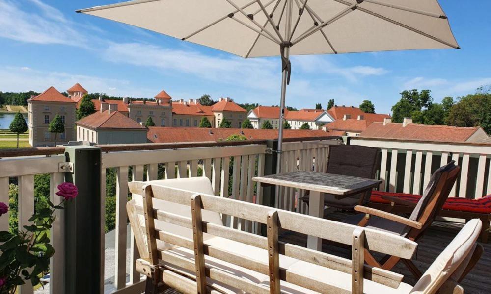 Loggiahaus Am Schloss, 5 Ferienwohnungen, Teils Mit Schloss- Und Seeblick ラインスベルク エクステリア 写真