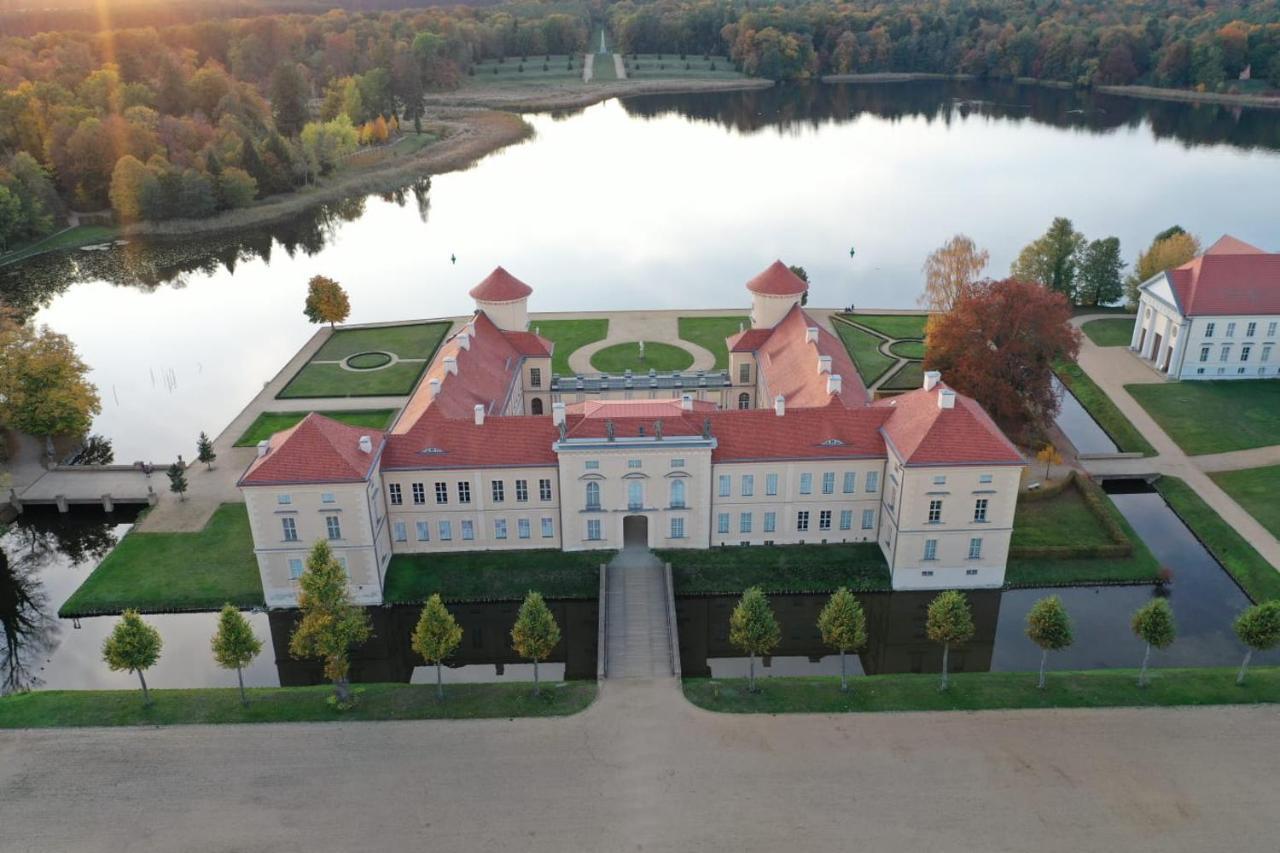 Loggiahaus Am Schloss, 5 Ferienwohnungen, Teils Mit Schloss- Und Seeblick ラインスベルク エクステリア 写真